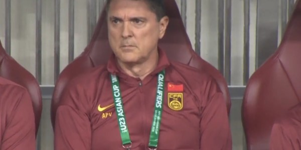 乐鱼体育下载-U23亚洲杯决赛！安东尼奥或弃用申花中场：踢丢点球，飞铲吃到2黄